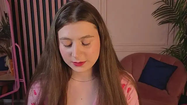 Queen Michelle  online show from December 3, 10:12 pm