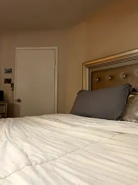 Chicagobabe online show from December 4, 6:04 am