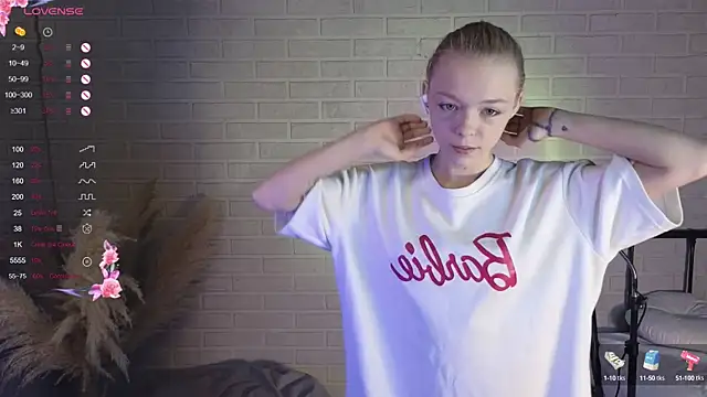 MillaHolt online show from September 17, 9:07 am