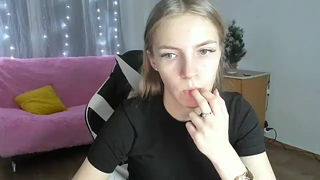 HitGyrl online show from February 7, 1:20 am