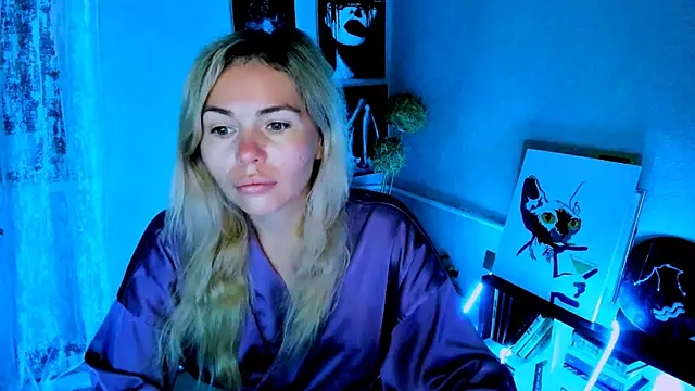 LoraBoyar online show from July 6, 1:00 am