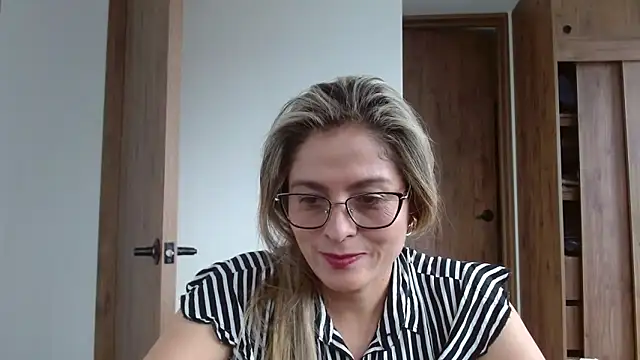 linda-mature43 online show from October 23, 6:25 pm