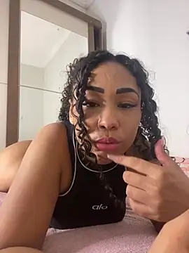 jhennyfer online show from March 4, 6:42 am