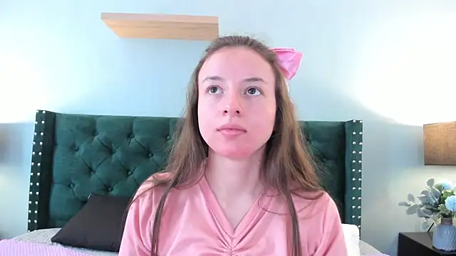 VioletaNova online show from March 31, 2:50 pm