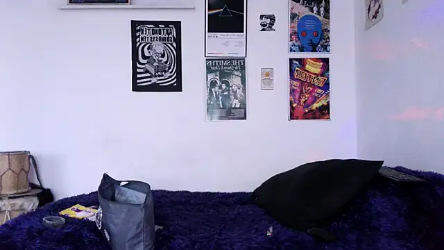 plutonbluemooon333 online show from February 16, 11:04 pm