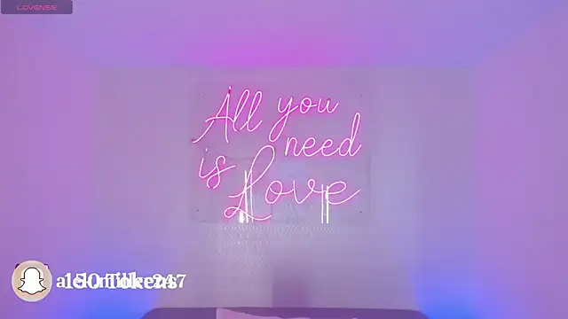 aleksandramiller  online show from September 17, 12:25 pm