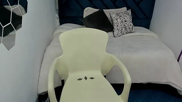 Kiara Cruz   online show from September 20, 9:35 pm