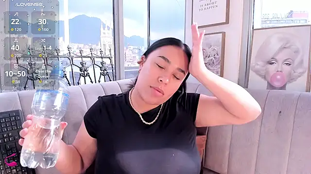 Zoey thompson online show from October 16, 7:49 pm