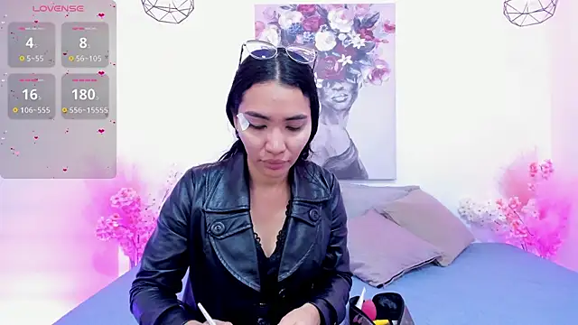 lucyy liiuu online show from November 7, 1:49 pm