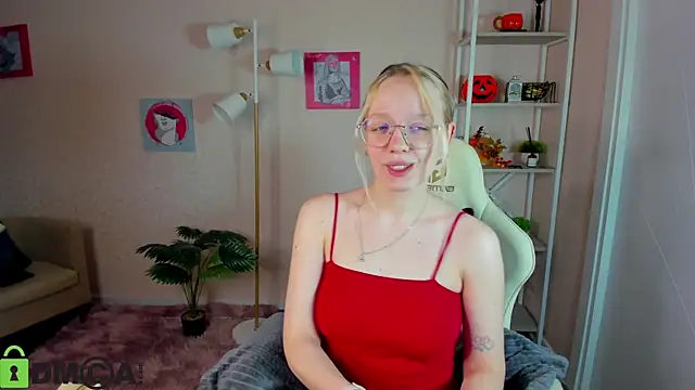 R0cket bunny online show from December 4, 1:30 am