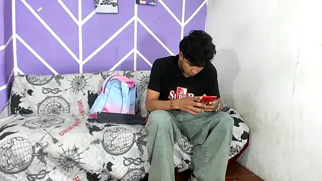 lau and boys18 online show from September 18, 1:42 pm