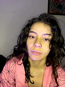 RavennMoonn online show from September 21, 11:20 am