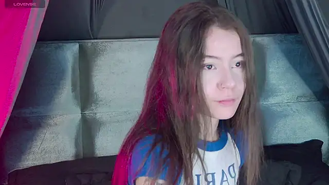 RavennMoonn online show from October 8, 6:23 pm