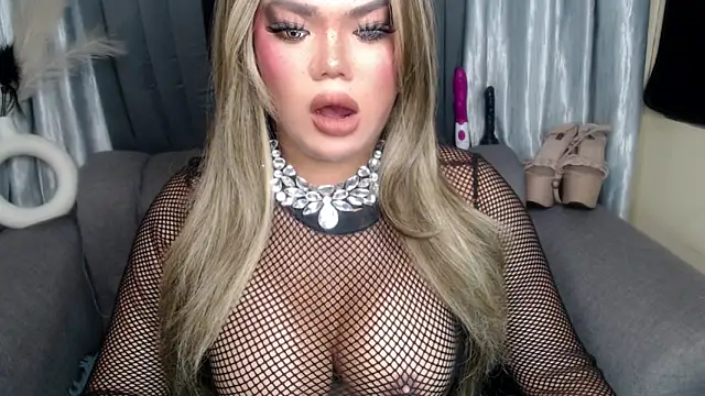 10inchs Maxie online show from November 21, 6:48 am