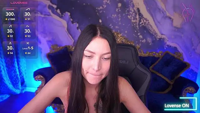 EliseVelour online show from December 18, 2:11 pm