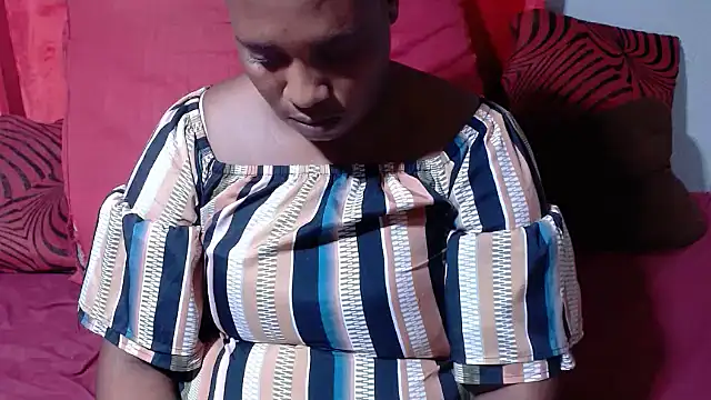 QueenRomaxx1 online show from February 25, 5:00 pm