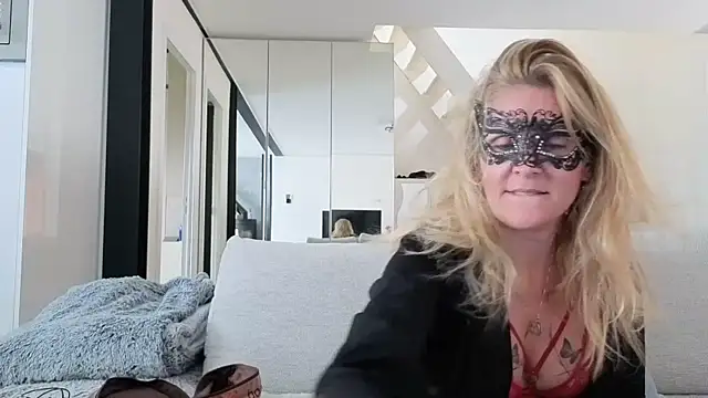 bellemasquer online show from April 13, 12:28 pm