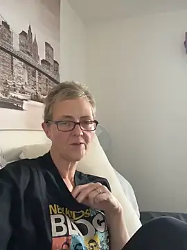 Curvy-Jinx online show from November 25, 8:16 am