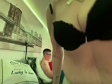 Curvy-Jinx online show from April 4, 7:23 pm