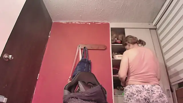 rachelroberts online show from February 4, 9:01 am