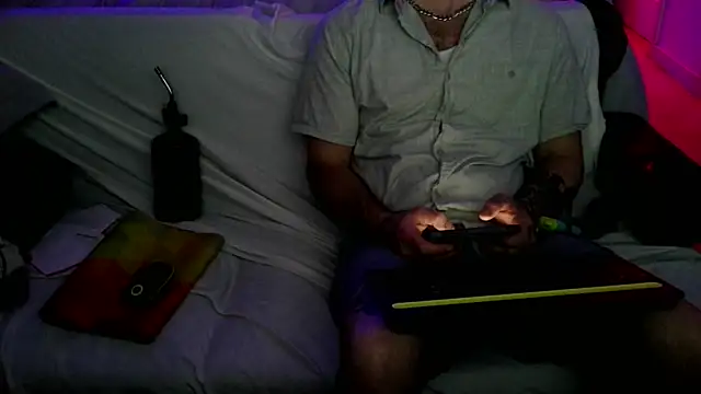 Luv2SuckBWC92 online show from September 25, 1:37 am