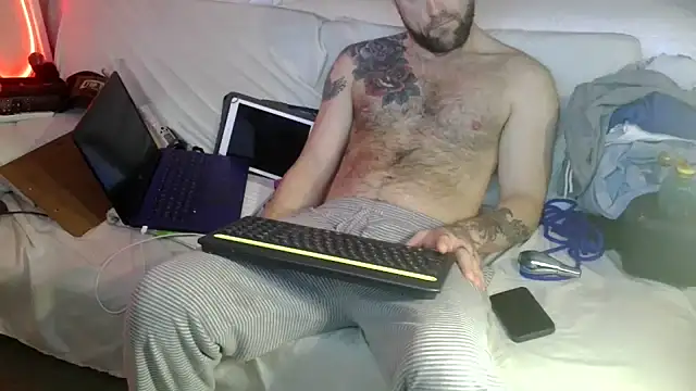 Luv2SuckBWC92 online show from October 29, 11:51 pm