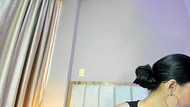 LunaAspen  online show from December 4, 7:03 pm