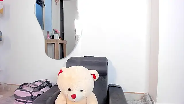 Amishell  online show from January 17, 9:55 pm