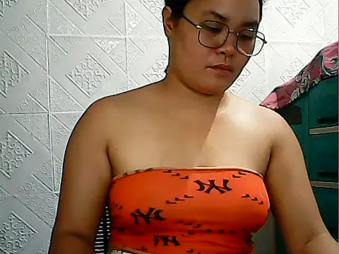 CreamyPussy4uxx online show from March 5, 8:21 am