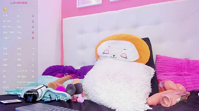 Willow Wright online show from November 23, 2:30 pm