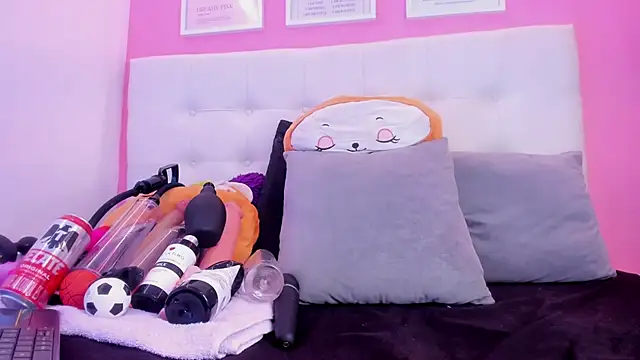 Willow Wright online show from March 11, 2:20 pm