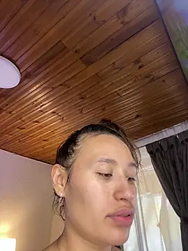 juliana-mancini online show from April 2, 7:00 pm