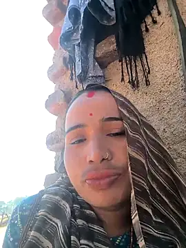 Hot raaani online show from December 18, 7:13 am