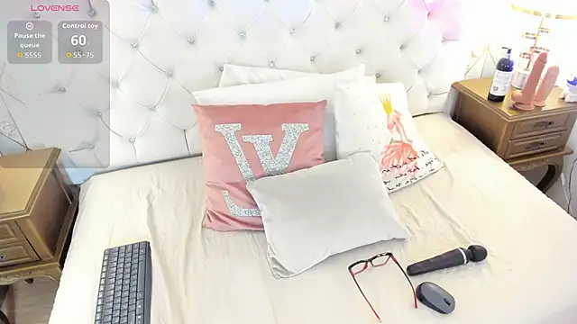 MeganStar   online show from September 12, 12:12 pm