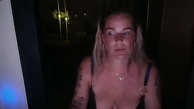 Mrs-Aurora online show from May 26, 9:58 pm
