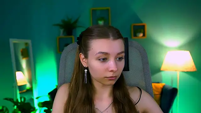 JulieDaniel online show from October 21, 9:02 am