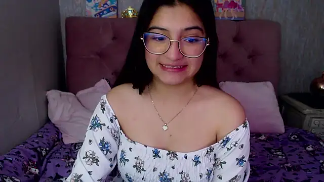 laurenelove online show from September 19, 6:56 am