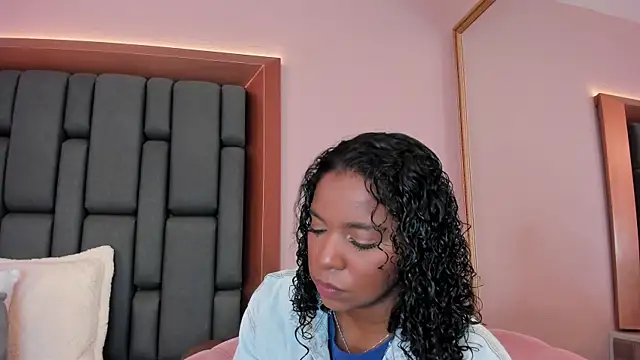 LisaMendez online show from September 10, 8:31 pm