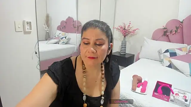 kiraGeiner online show from February 14, 7:49 pm