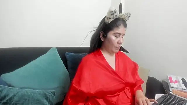 kiraGeiner online show from November 10, 7:20 pm