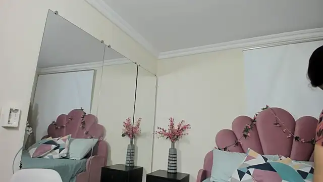 kiraGeiner online show from March 17, 8:02 pm