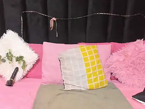 AmazingDarkDoll online show from February 22, 1:45 pm