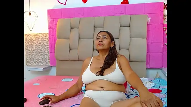 Damary Leon online show from September 11, 7:25 pm