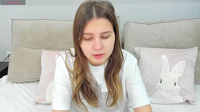 Elle Ellise online show from October 6, 1:00 am