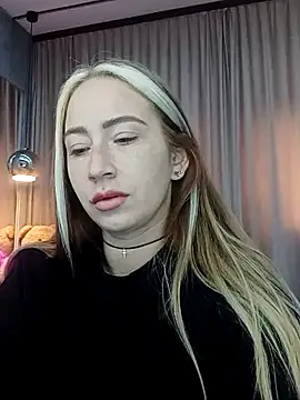 Reina Cummings online show from November 13, 7:18 am