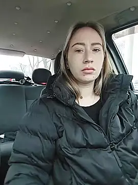 Reina Cummings online show from February 8, 6:28 am