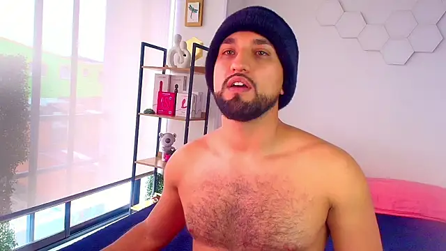 Miguel SaraPink online show from March 9, 6:55 pm