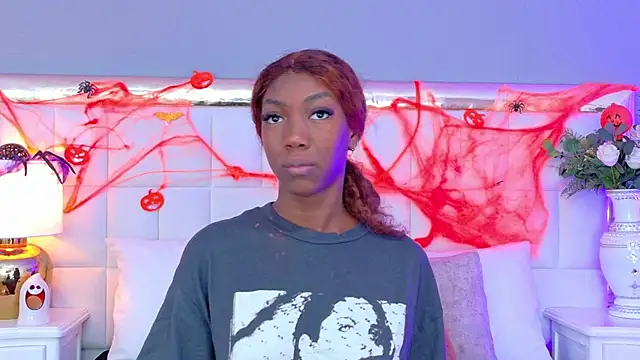 MadeleineHocker online show from October 30, 12:17 pm