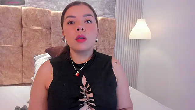 leilapons online show from November 11, 10:07 pm