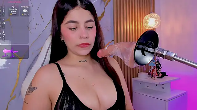 alissaowens  online show from April 1, 12:17 pm